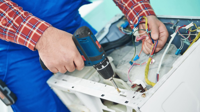 Yunusemre Whirlpool Whirlpool çamaşır makinesi kart tamiri – Su almama arızası orijinal parça ile giderildi. - Teknik servis örneği
